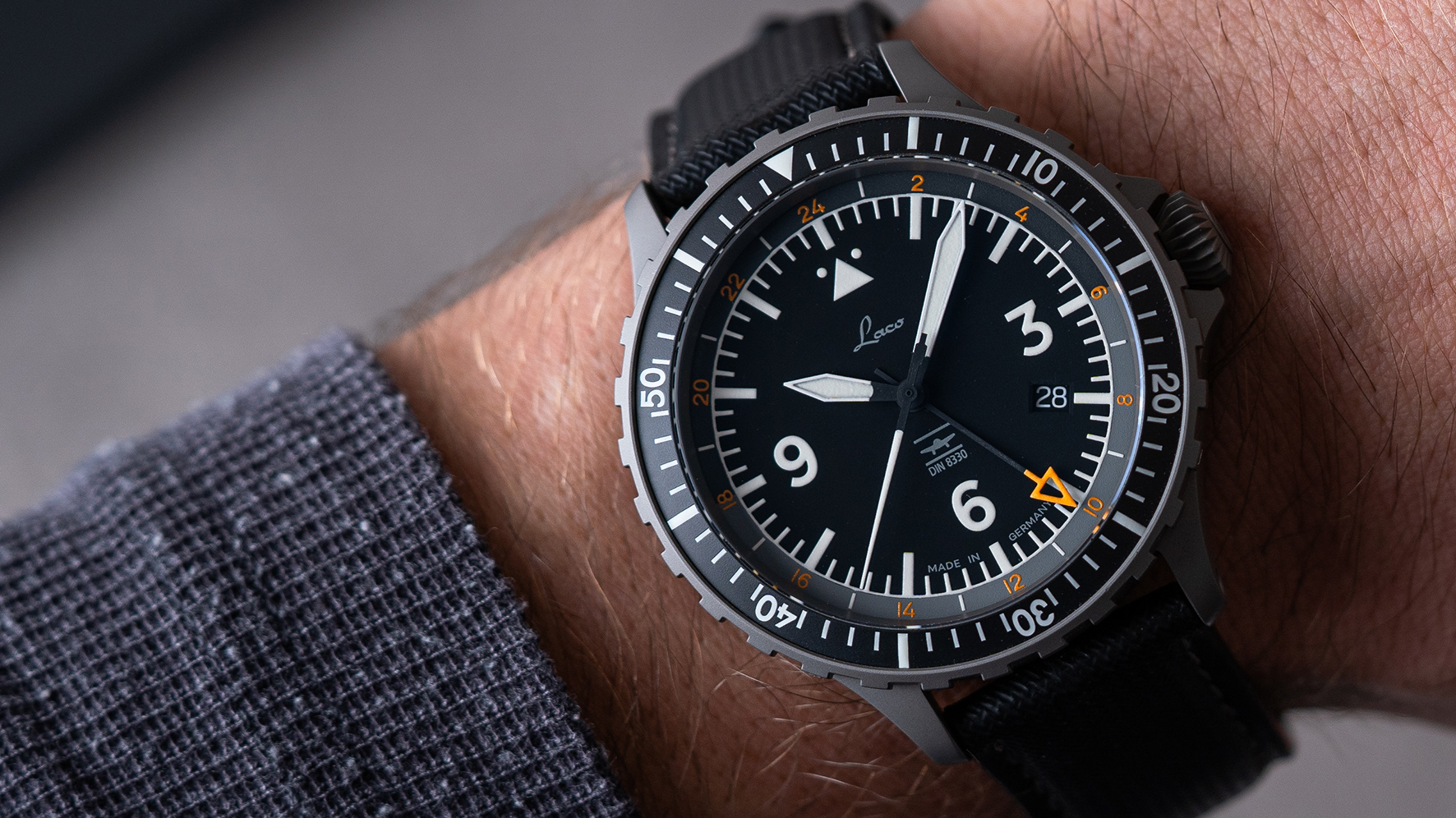 862165_Hamburg_DIN_GMT_Wrist_6.jpg