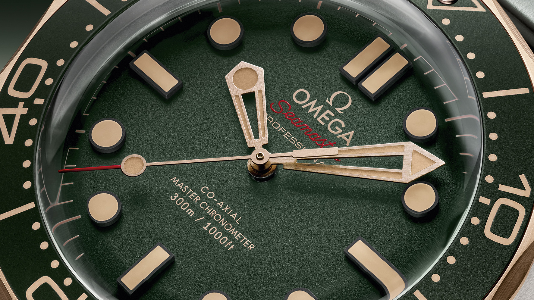 OMEGA_Seamaster_Diver_300M_210.90.42.20.10.001_SE_Packshot_CloseUp-dial_16x9_Kopie.jpg